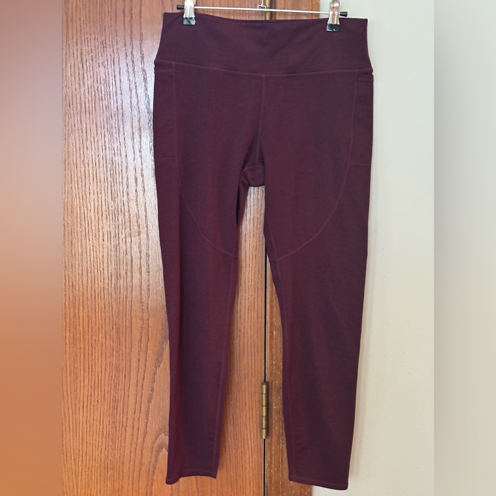 Vuori Burgundy cropped leggings Size Large
